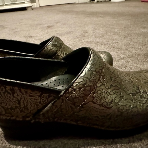 Dansko clogs. Good used condition. Silver/grey toole design. - Picture 3 of 4